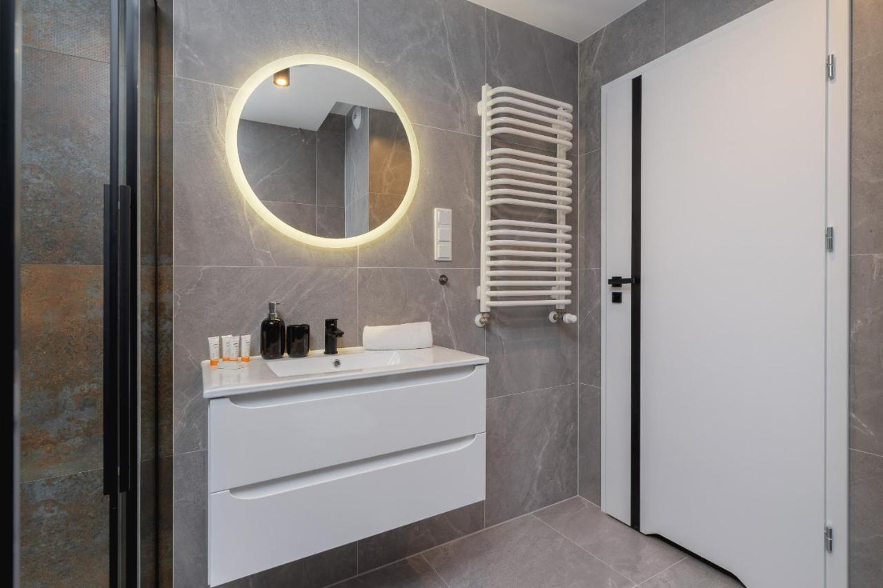 City Studio With Ac Czarnowiejska By Renters Kraków Zewnętrze zdjęcie