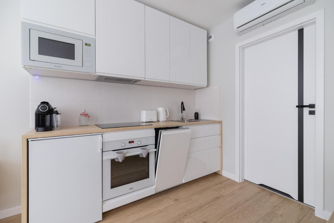 City Studio With Ac Czarnowiejska By Renters Kraków Zewnętrze zdjęcie