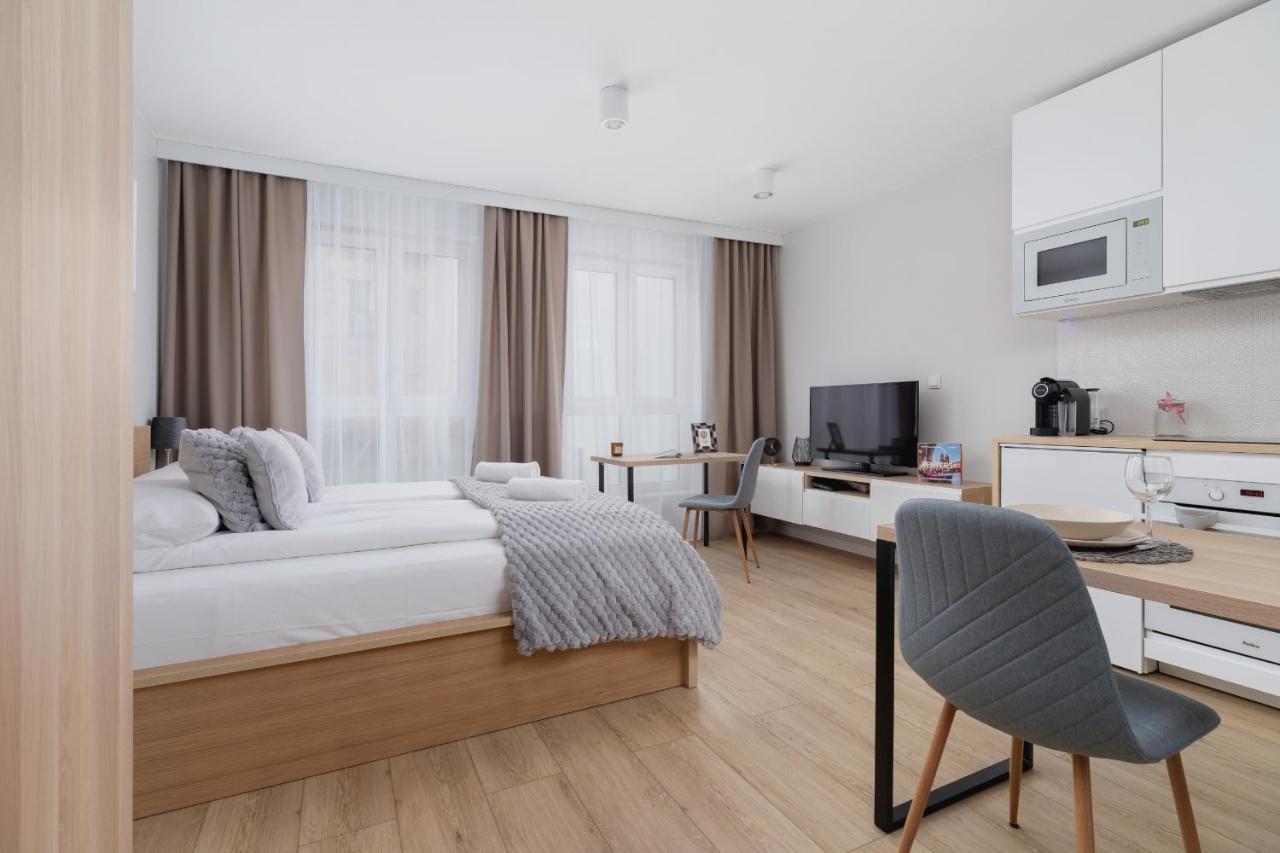 City Studio With Ac Czarnowiejska By Renters Kraków Zewnętrze zdjęcie