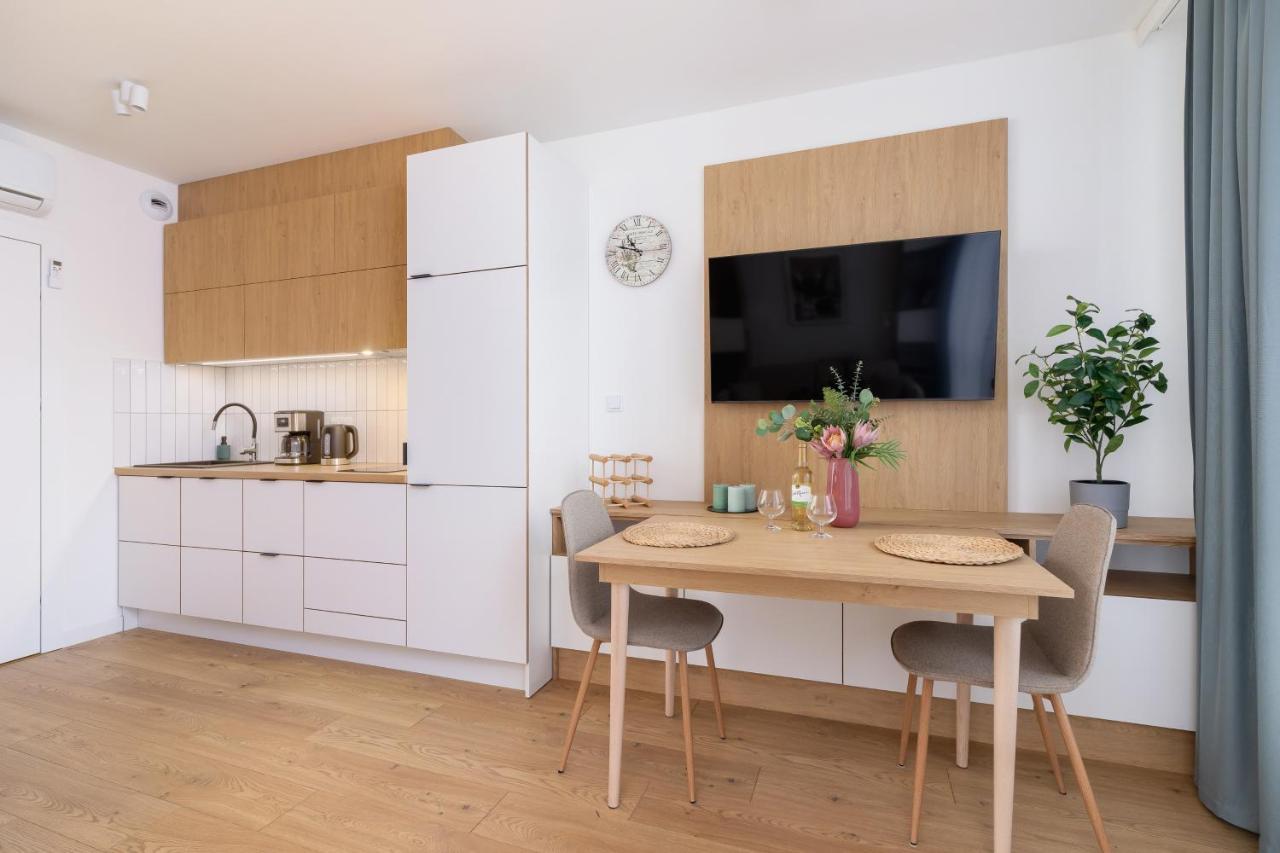 City Studio With Ac Czarnowiejska By Renters Kraków Zewnętrze zdjęcie