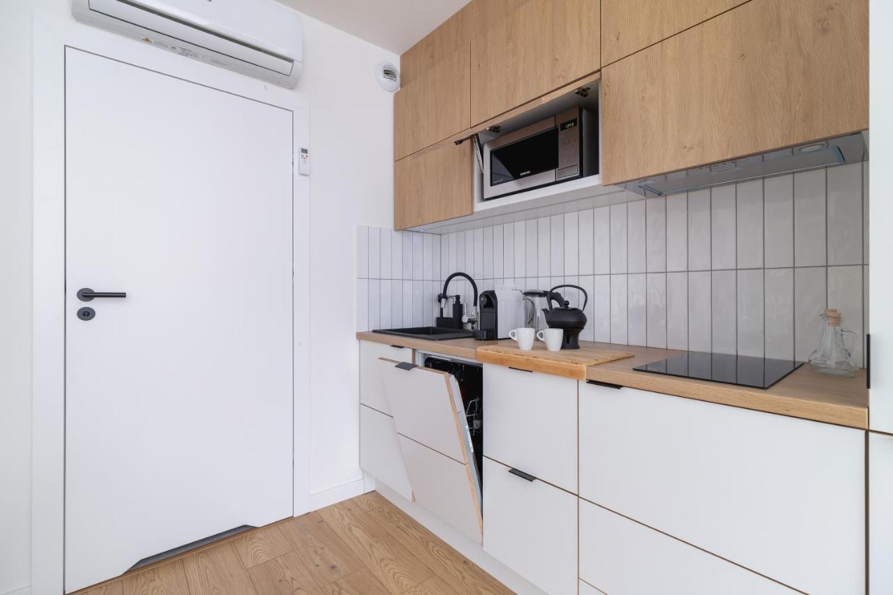 City Studio With Ac Czarnowiejska By Renters Kraków Zewnętrze zdjęcie