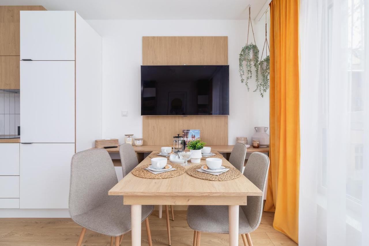 City Studio With Ac Czarnowiejska By Renters Kraków Zewnętrze zdjęcie
