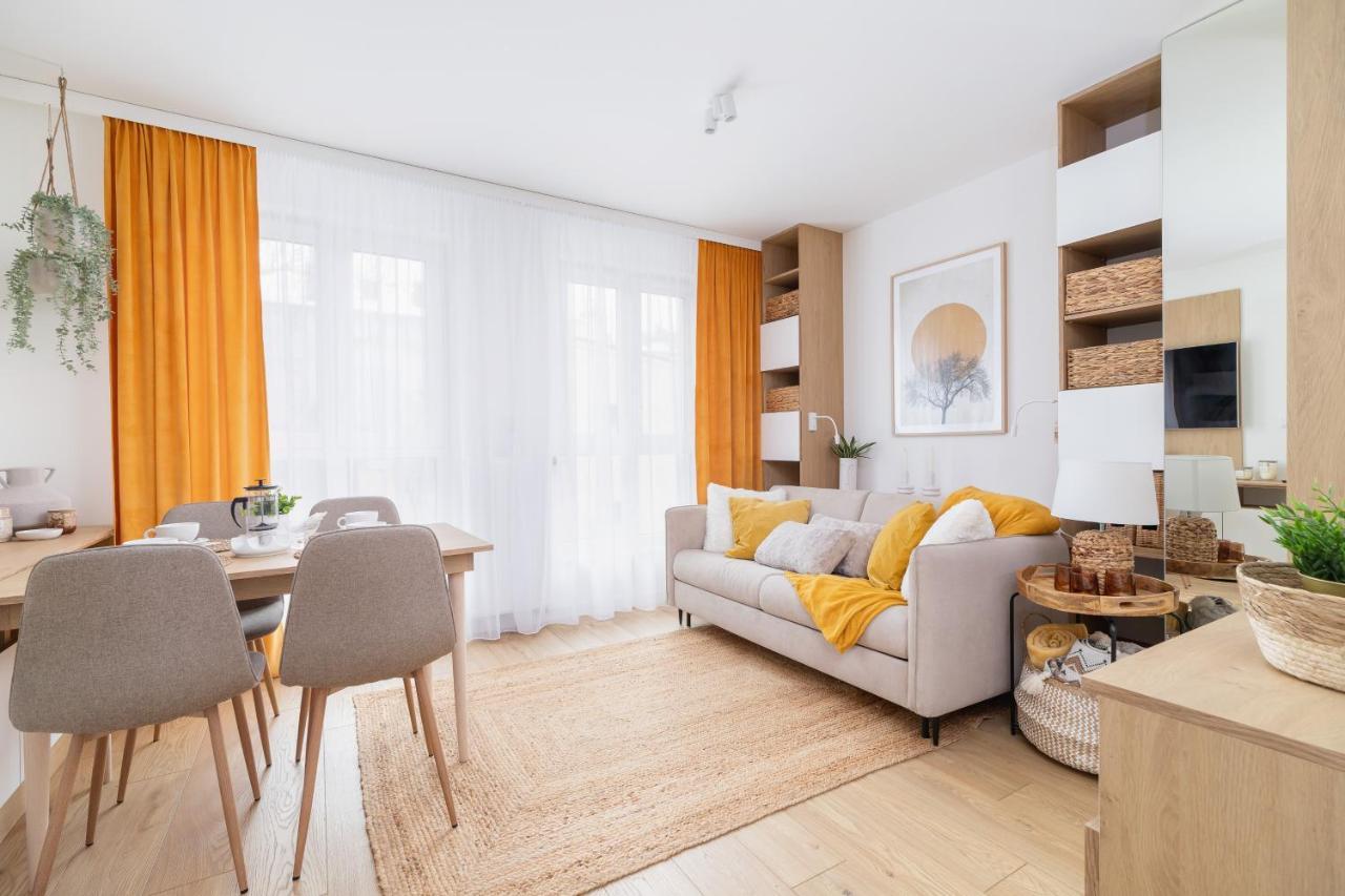 City Studio With Ac Czarnowiejska By Renters Kraków Zewnętrze zdjęcie