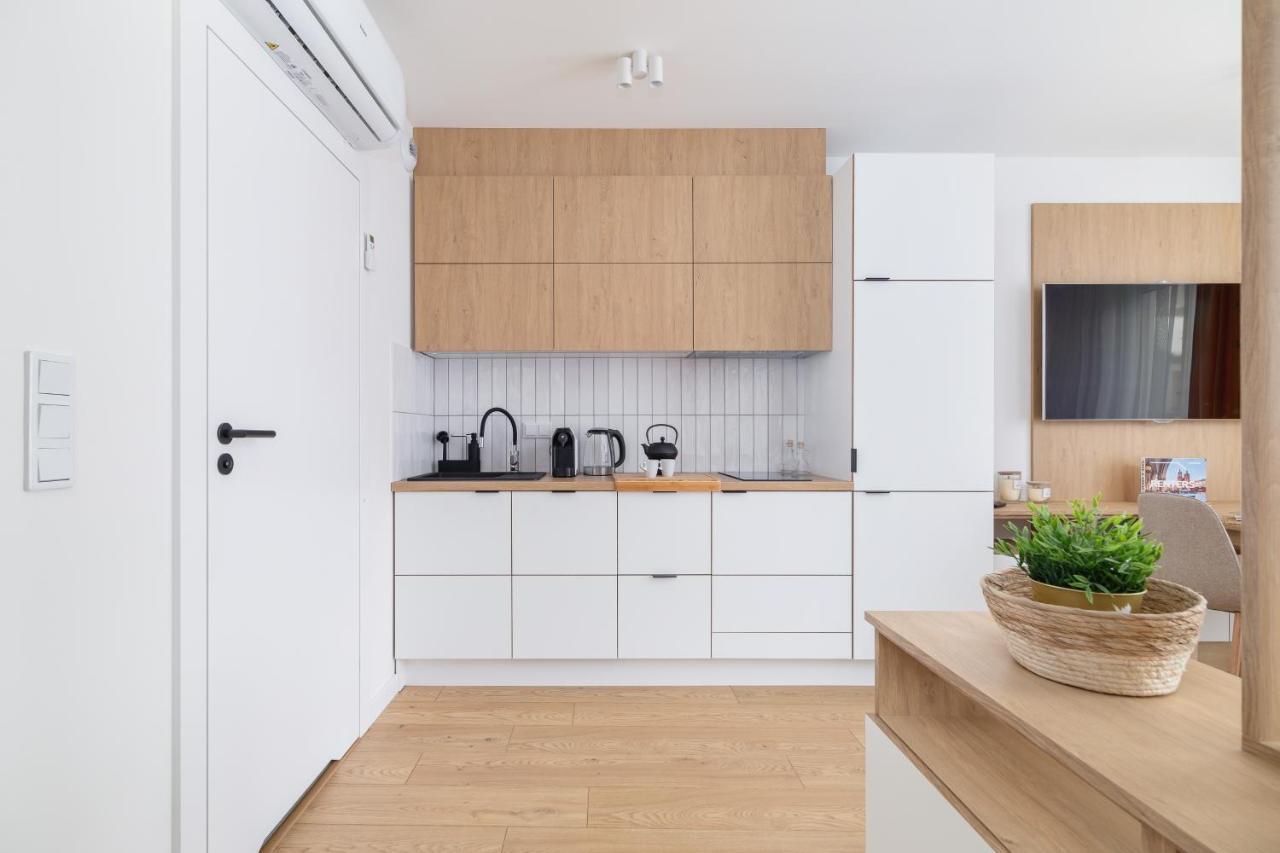 City Studio With Ac Czarnowiejska By Renters Kraków Zewnętrze zdjęcie