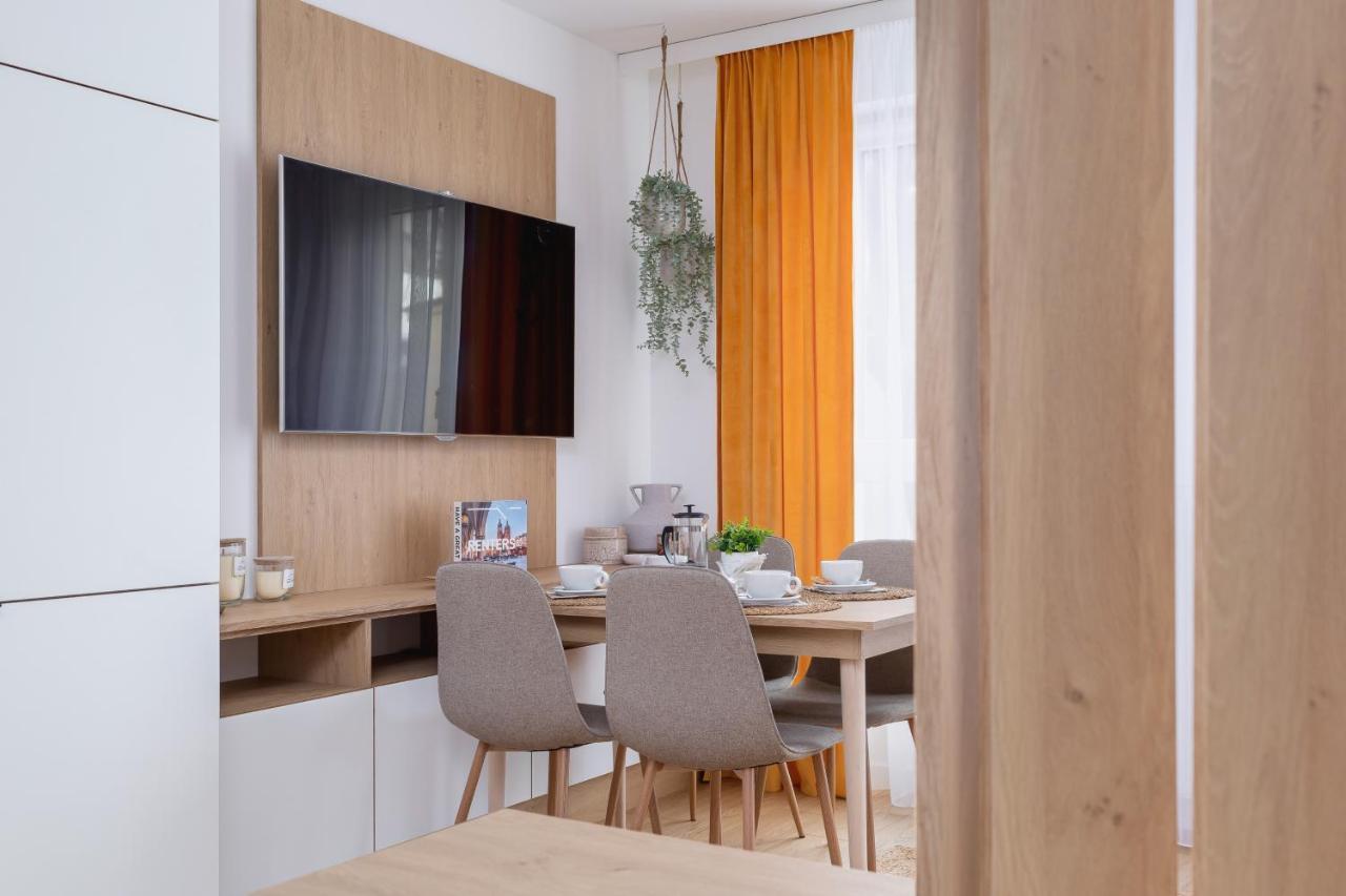 City Studio With Ac Czarnowiejska By Renters Kraków Zewnętrze zdjęcie